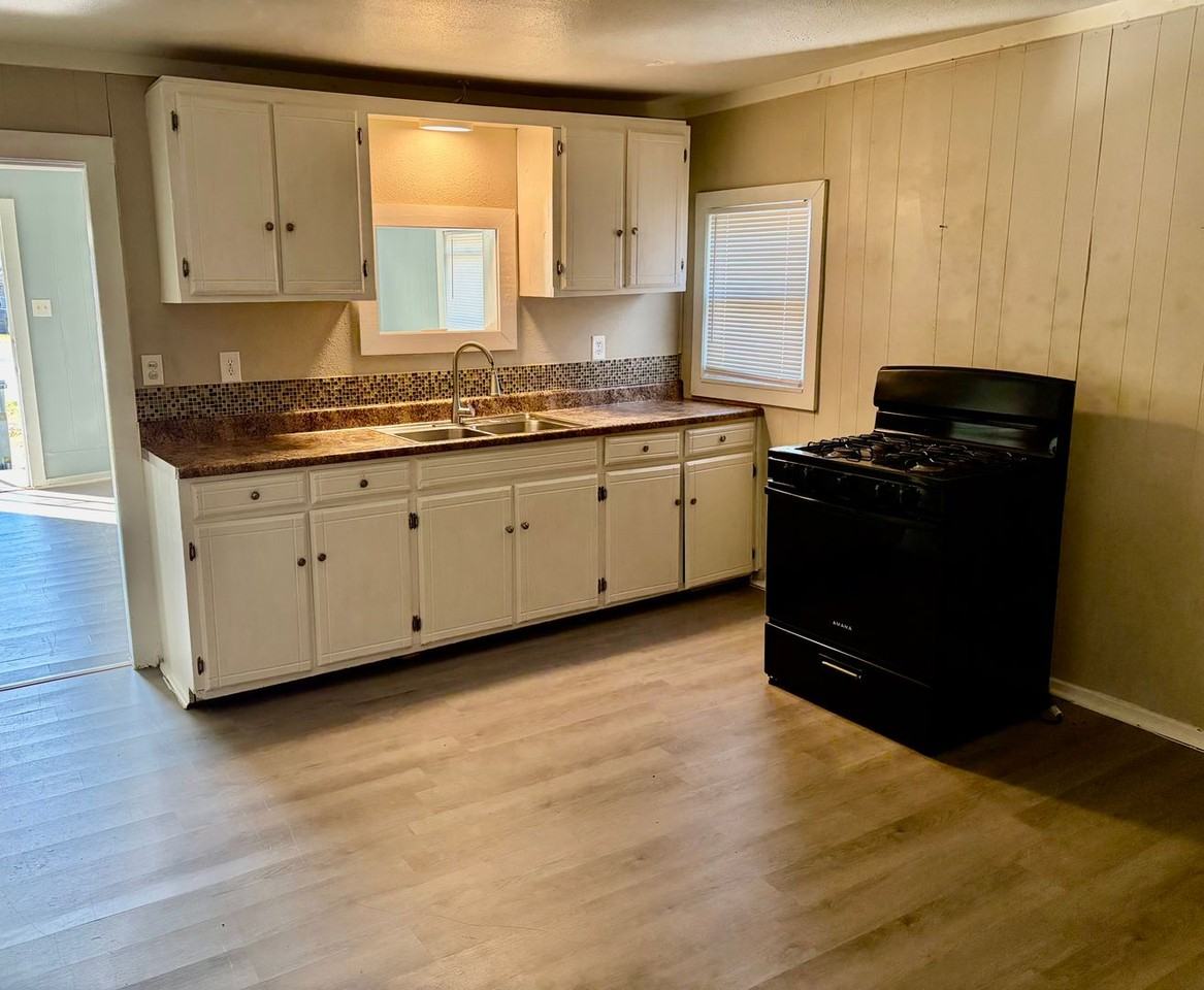 903 6th Ave Nw - Photo 4 of 8