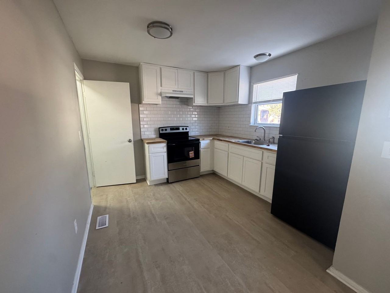 2536 Oepts Ave - Photo 3 of 10