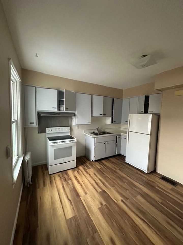 293 Dartmouth St - Photo 3 of 18