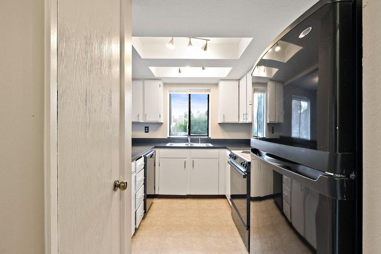 220 Israel Rd Sw - Photo 4 of 30