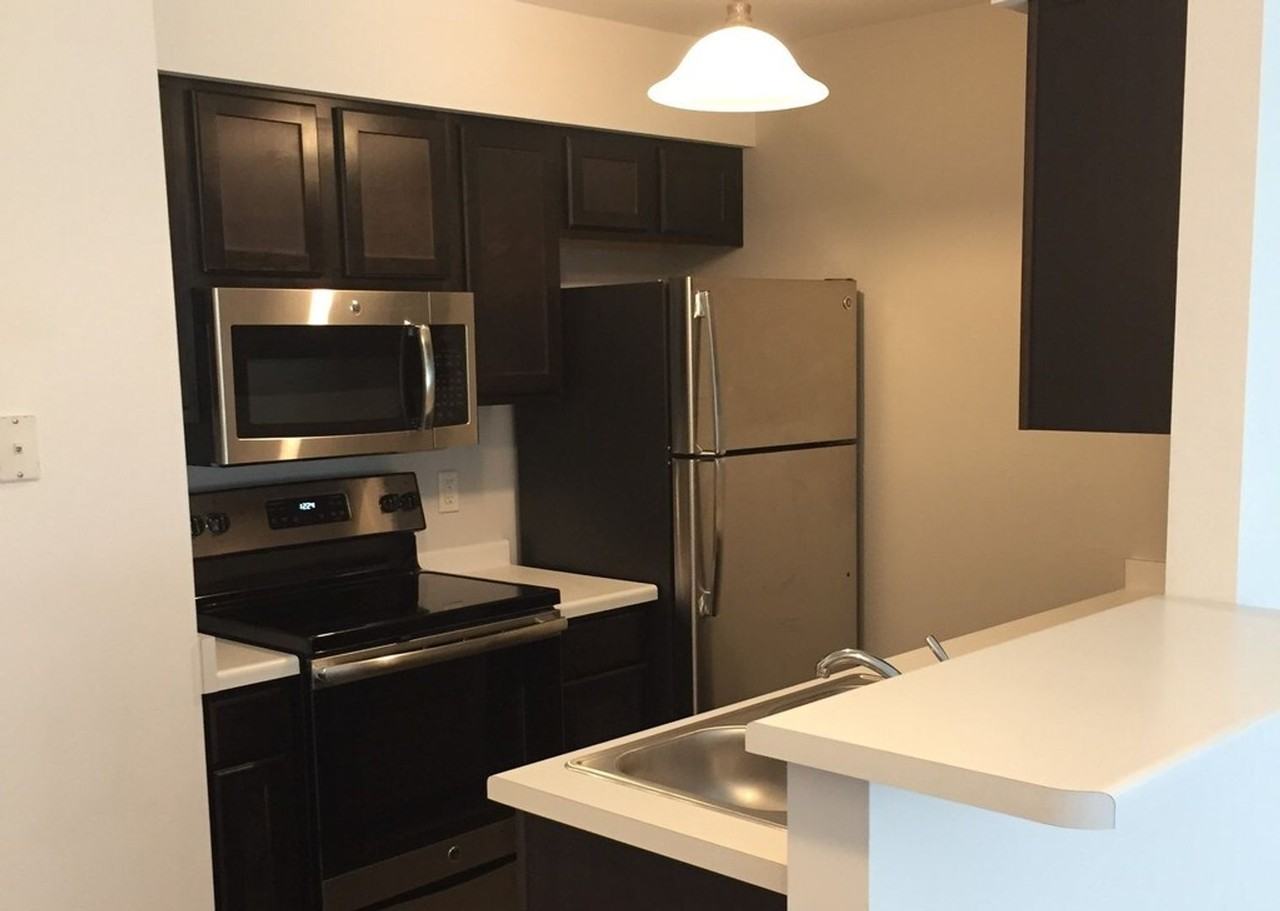 Oshkosh College Housing - Photo 2 of 41