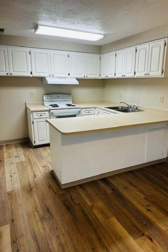 2 Bedroom 1 bath apartments available now! - Photo 4 of 11