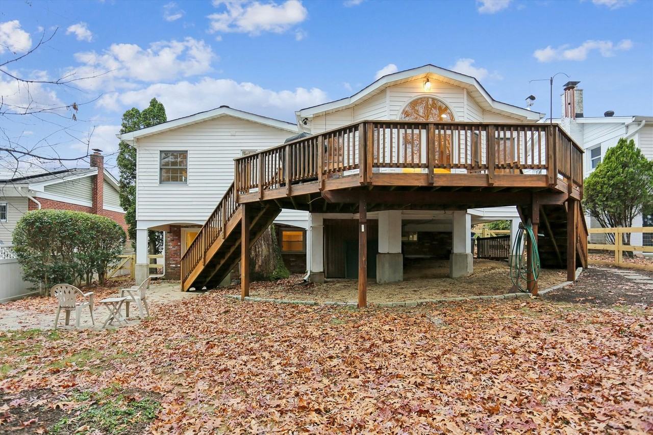 1001 Loxford Ter - Photo 2 of 21