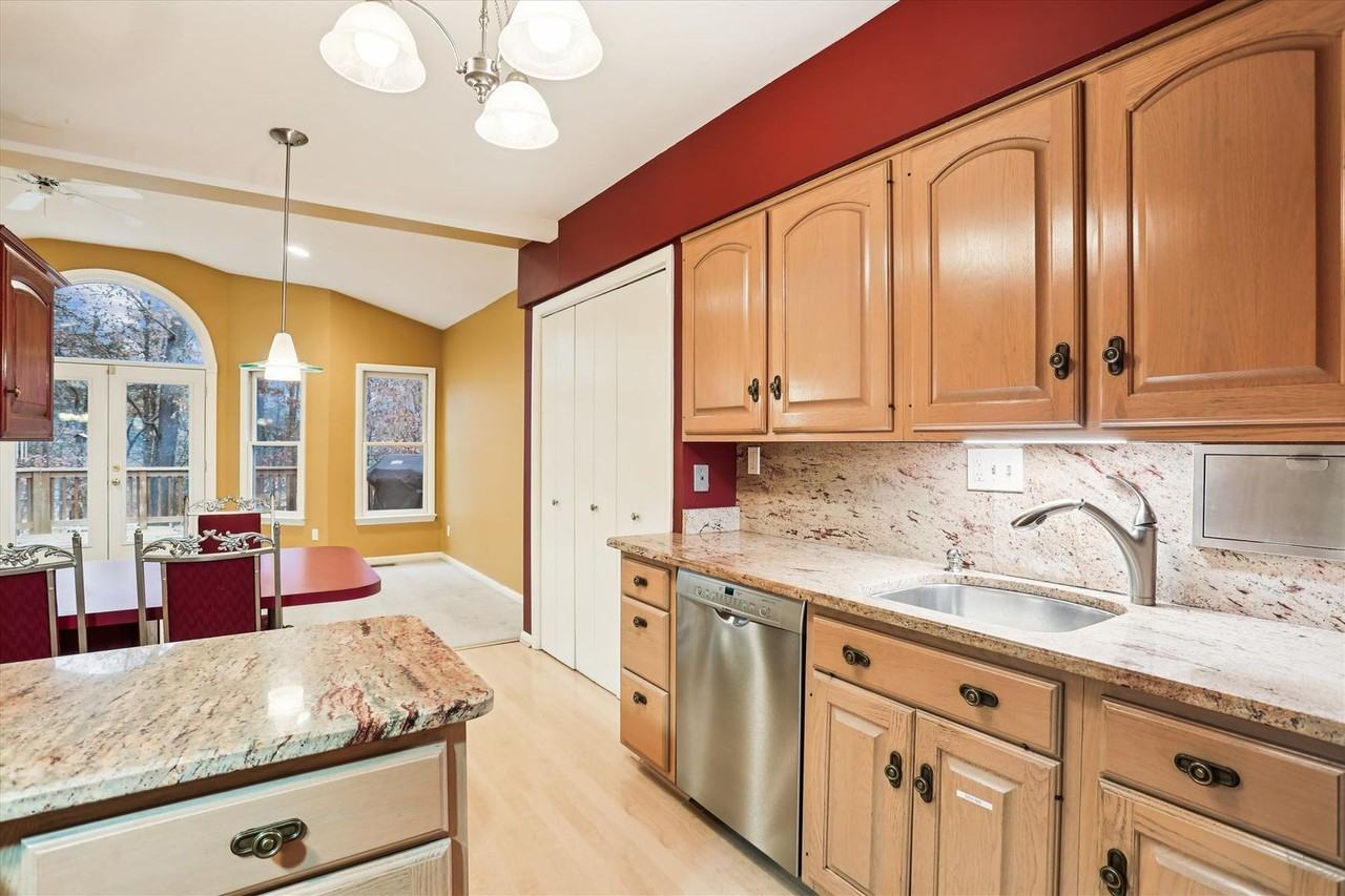 1001 Loxford Ter - Photo 5 of 21