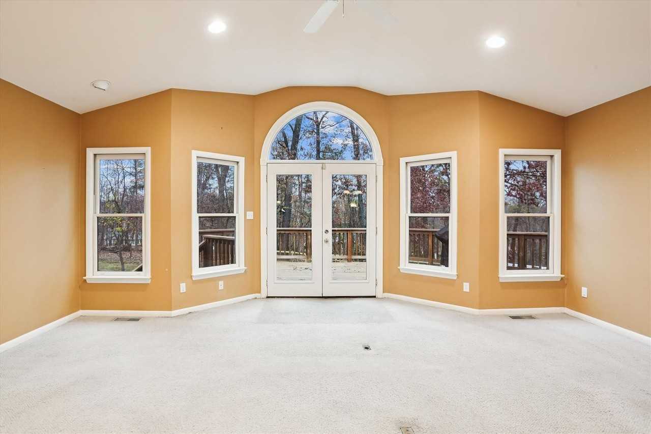 1001 Loxford Ter - Photo 7 of 21