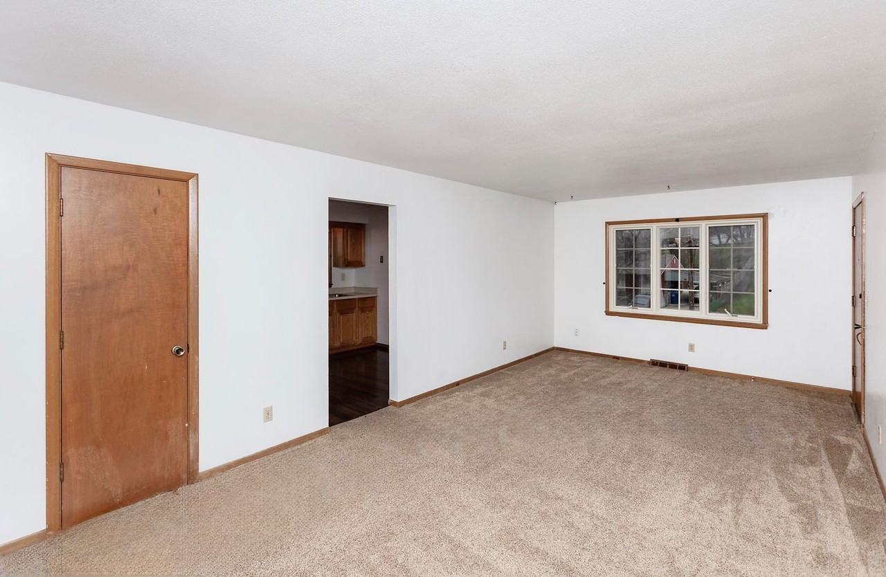 217 Loomis Ave - Photo 4 of 20