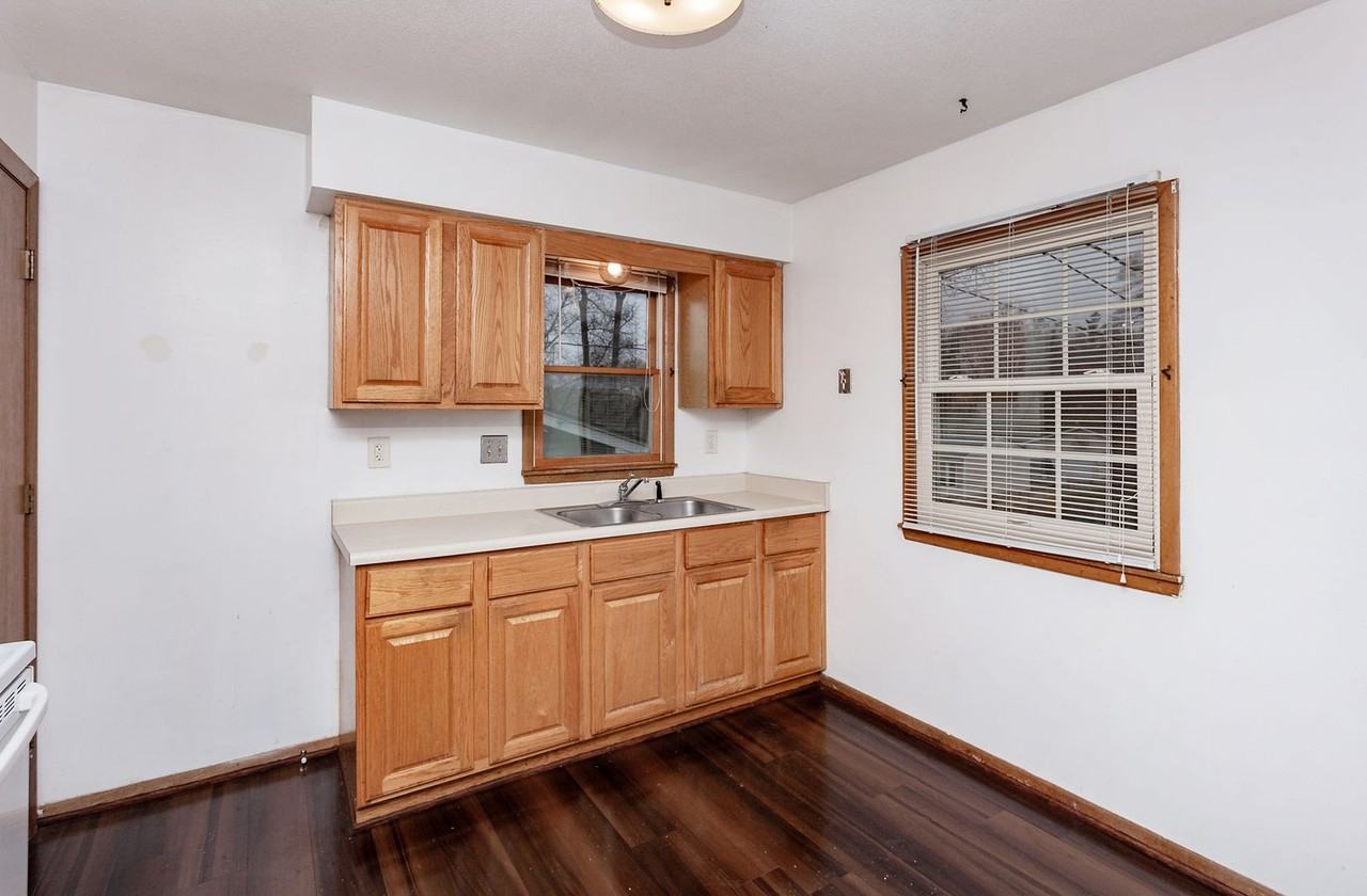 217 Loomis Ave - Photo 5 of 20