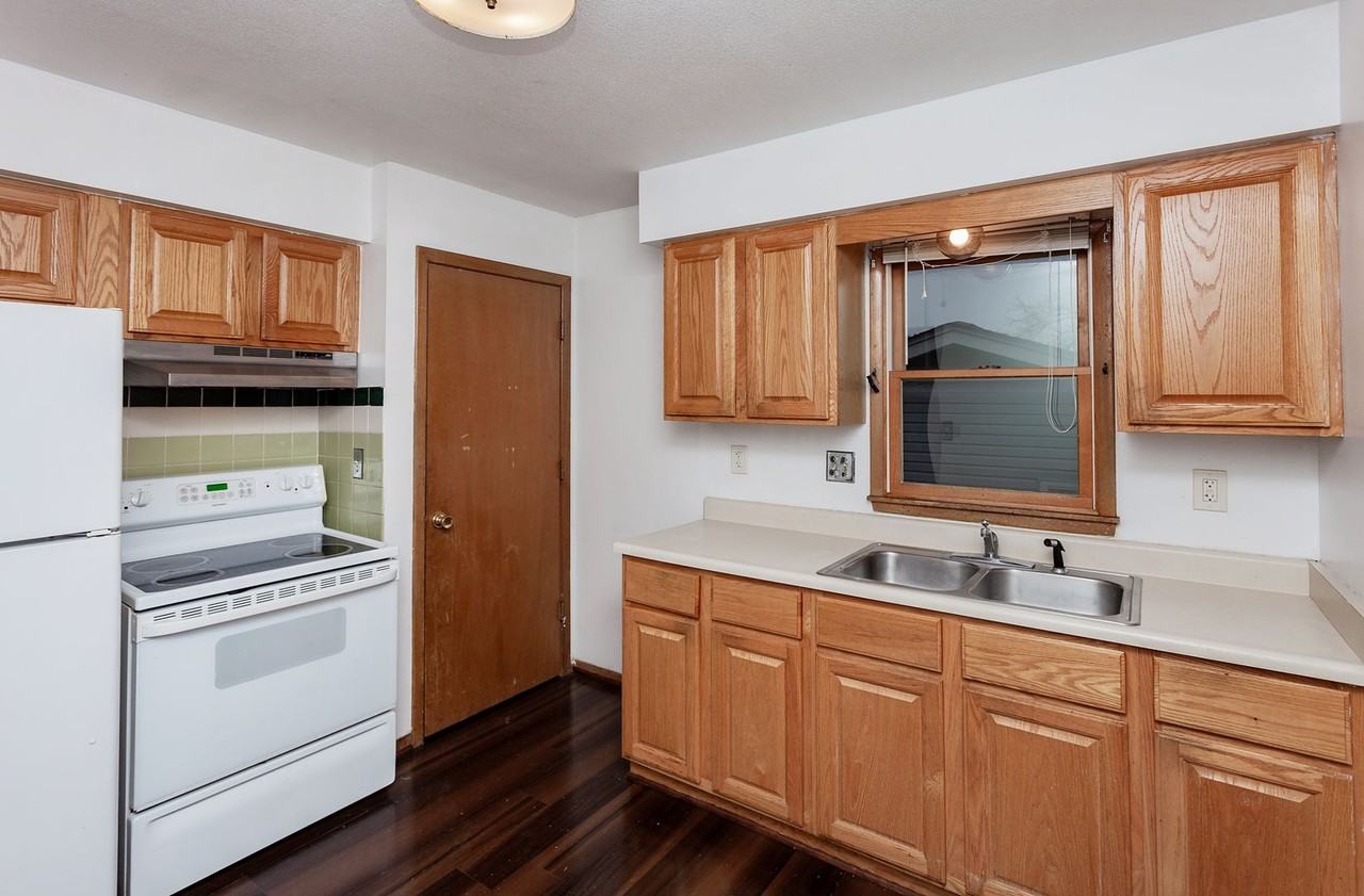 217 Loomis Ave - Photo 6 of 20