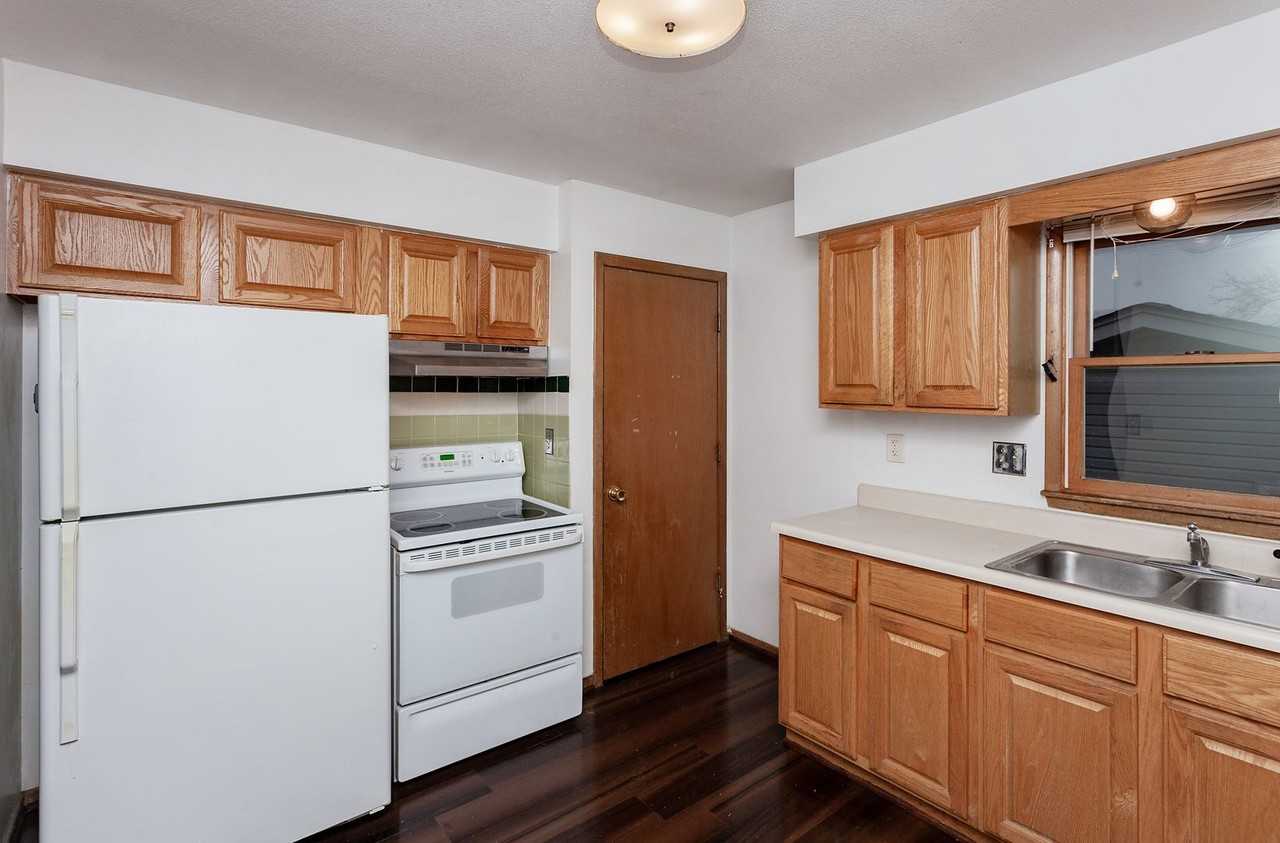 217 Loomis Ave - Photo 7 of 20