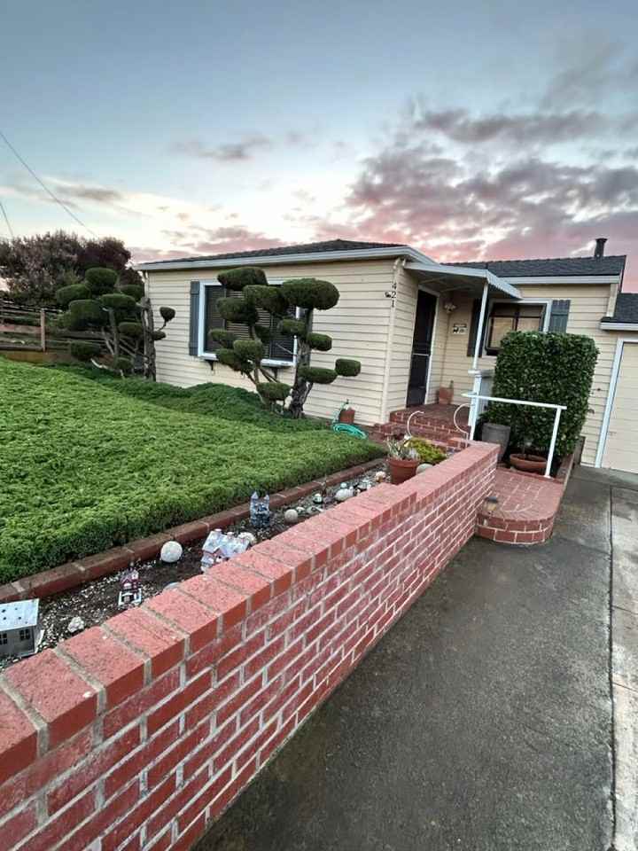 421 Fresno Ave - Photo 3 of 18