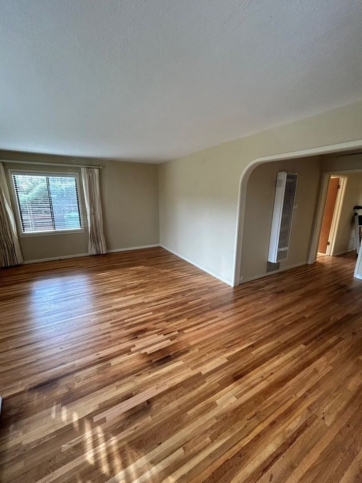 421 Fresno Ave - Photo 6 of 18