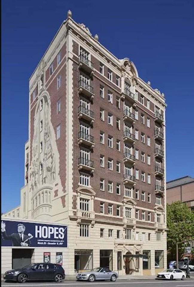 The Sovereign - Photo 2 of 2