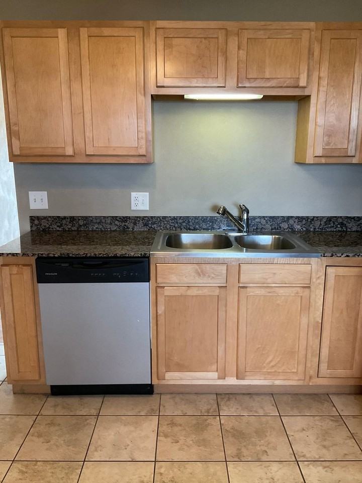 139 Northtowne St - Photo 4 of 20