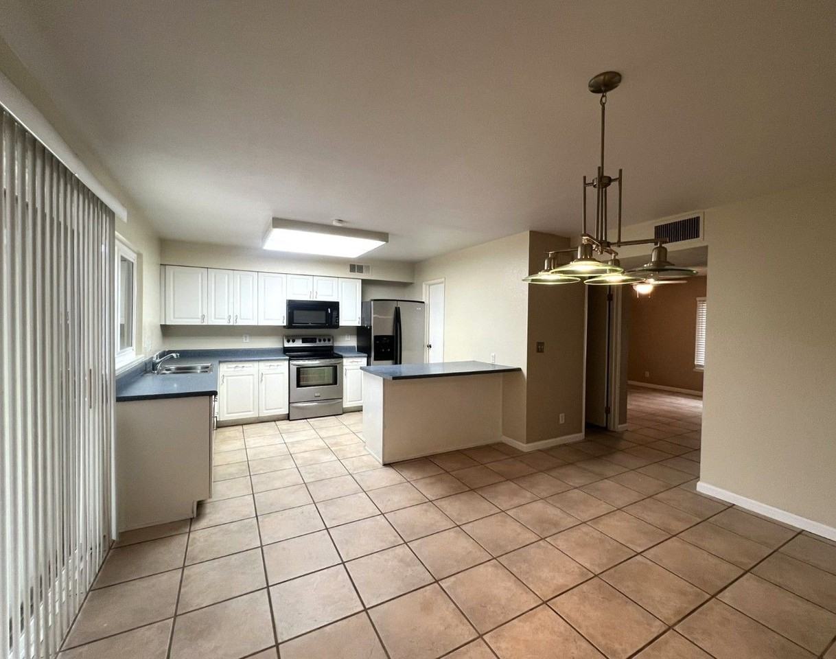 4628 Michillinda Ln - Photo 6 of 17