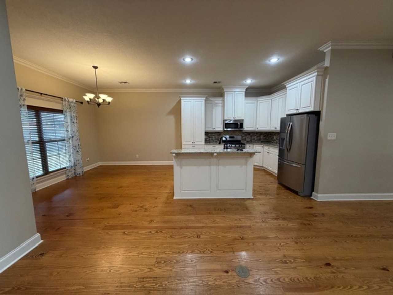 640 Becky Ln - Photo 3 of 13