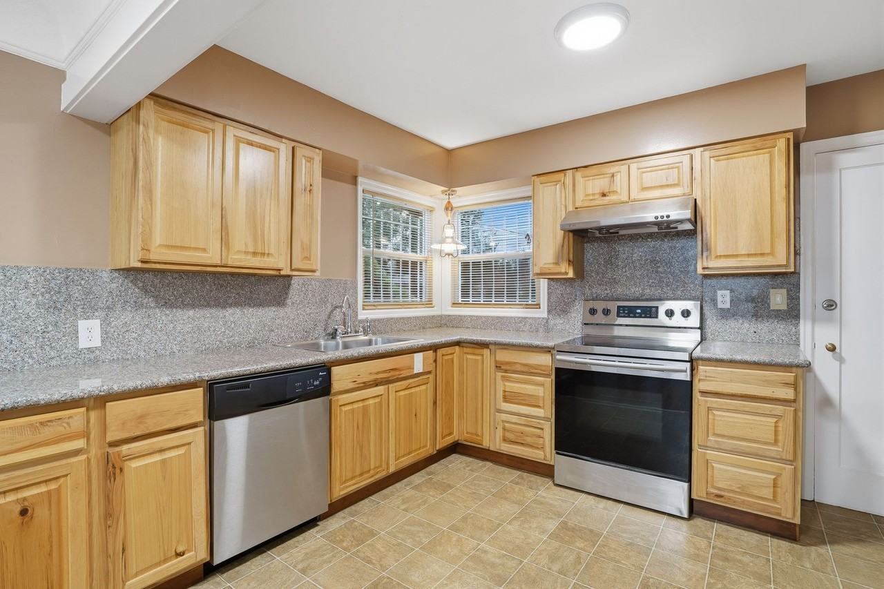 12218 Se Sherman St - Photo 7 of 20