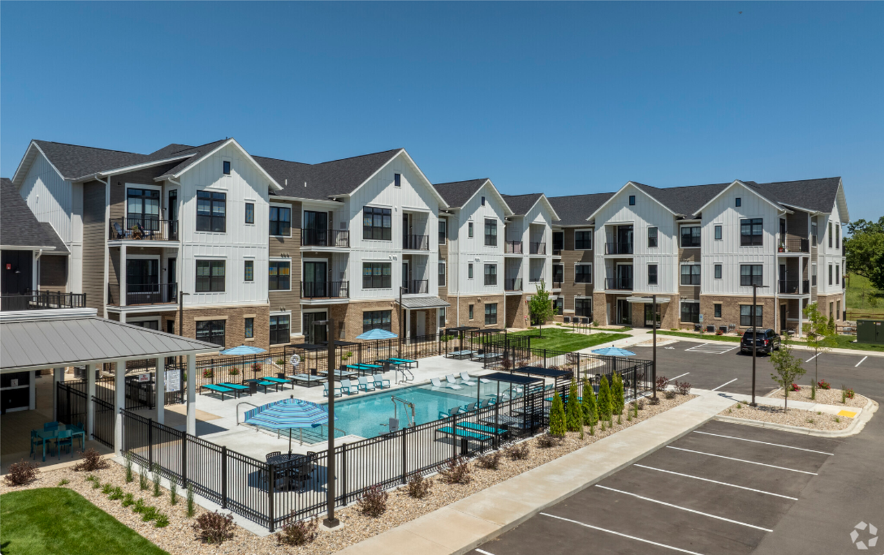 Homestead Luxury Apartments - Photo 3 of 36