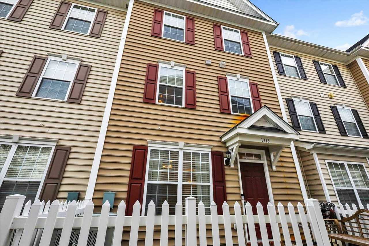 1315 Teton Cir - Photo 2 of 33