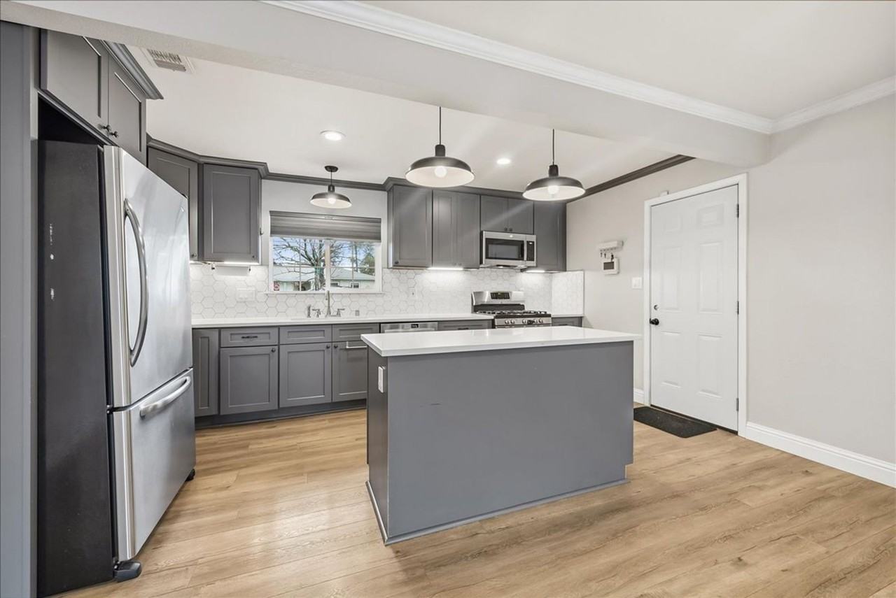 1156 Hampton Rd - Photo 7 of 21