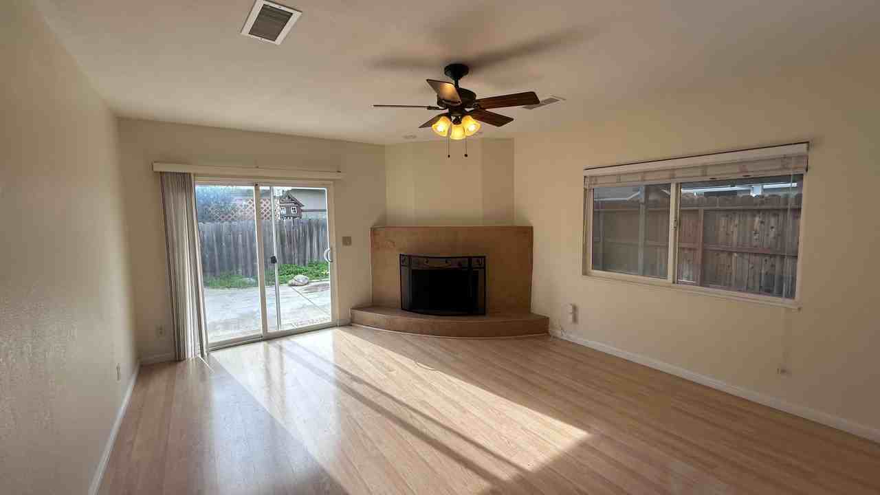 1505 Bandera Ln - Photo 5 of 12