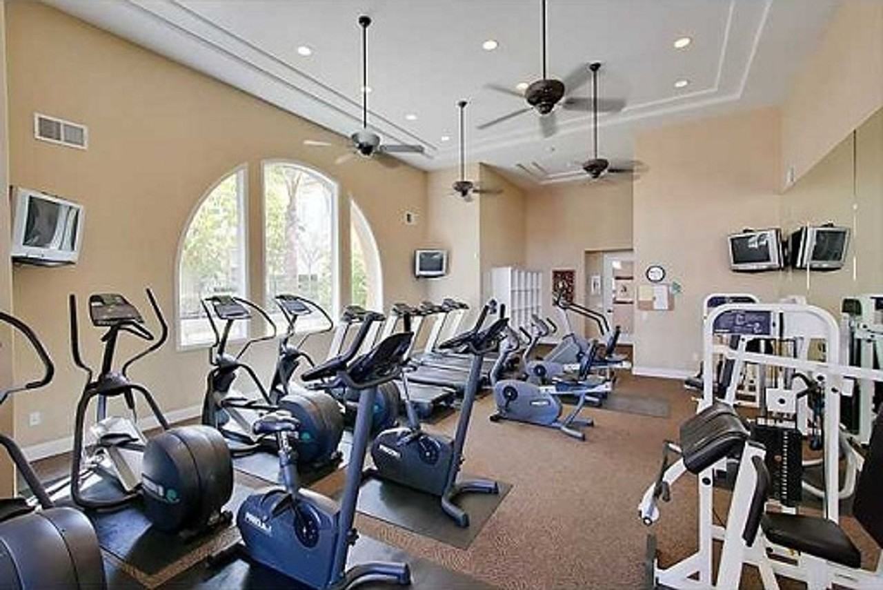 588 Almond Rd - Photo 3 of 7