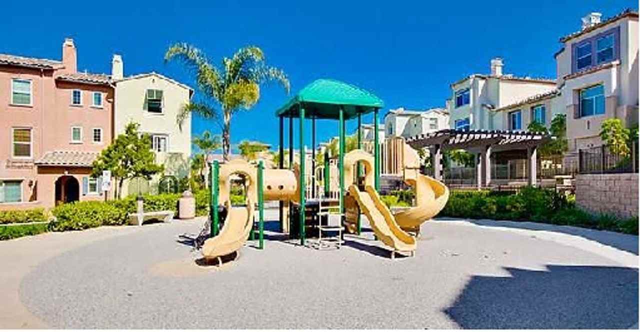 588 Almond Rd - Photo 4 of 7