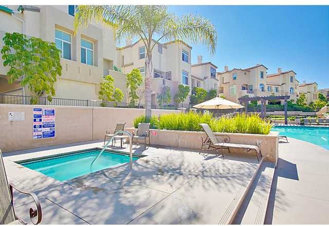 588 Almond Rd - Photo 5 of 7