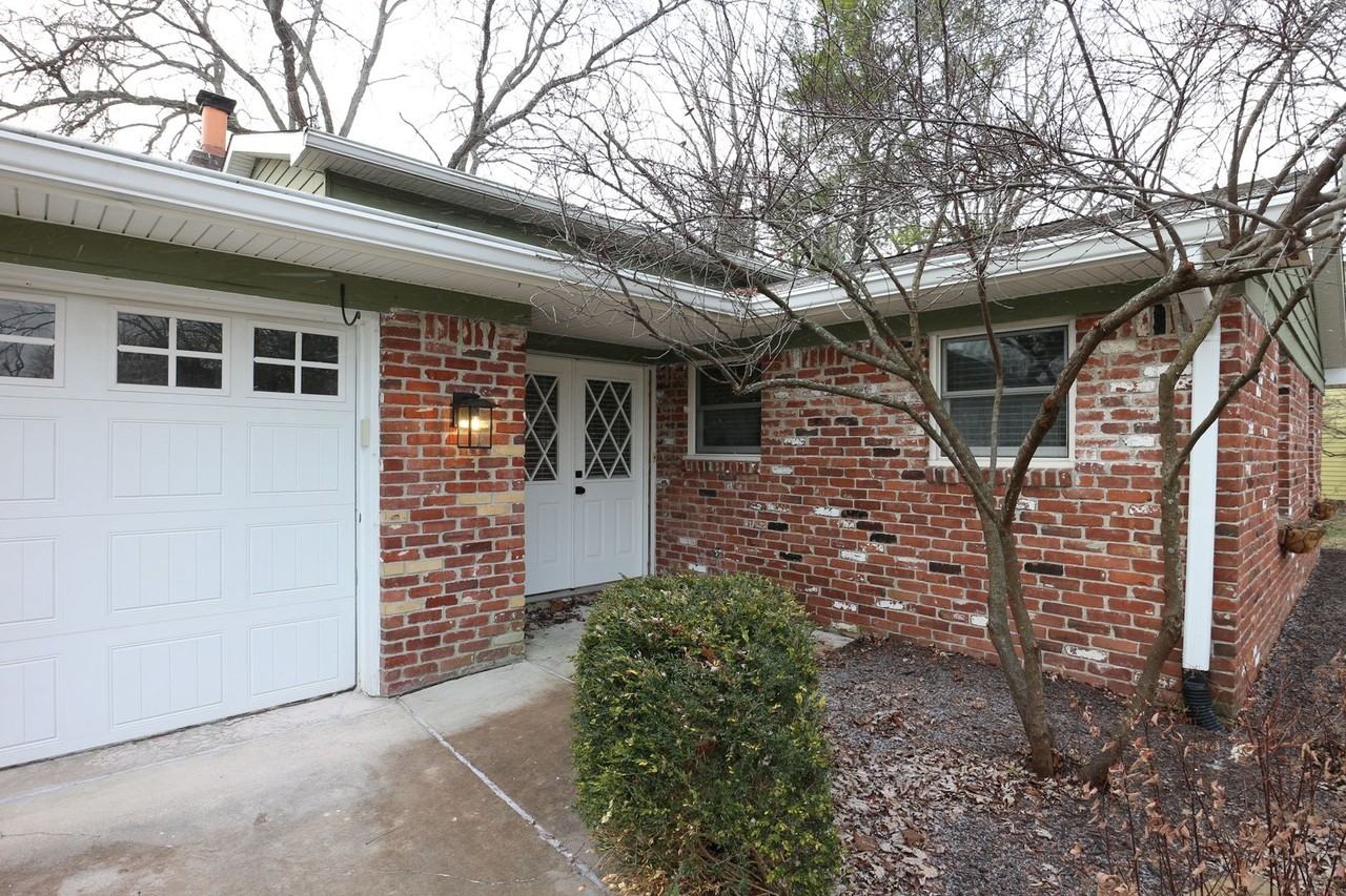 513 Concord Ln - Photo 2 of 28