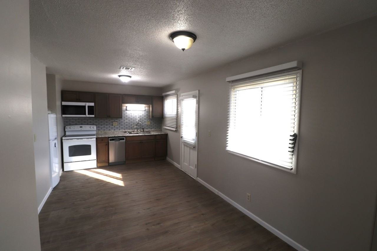 1119 Fair St - Photo 6 of 27