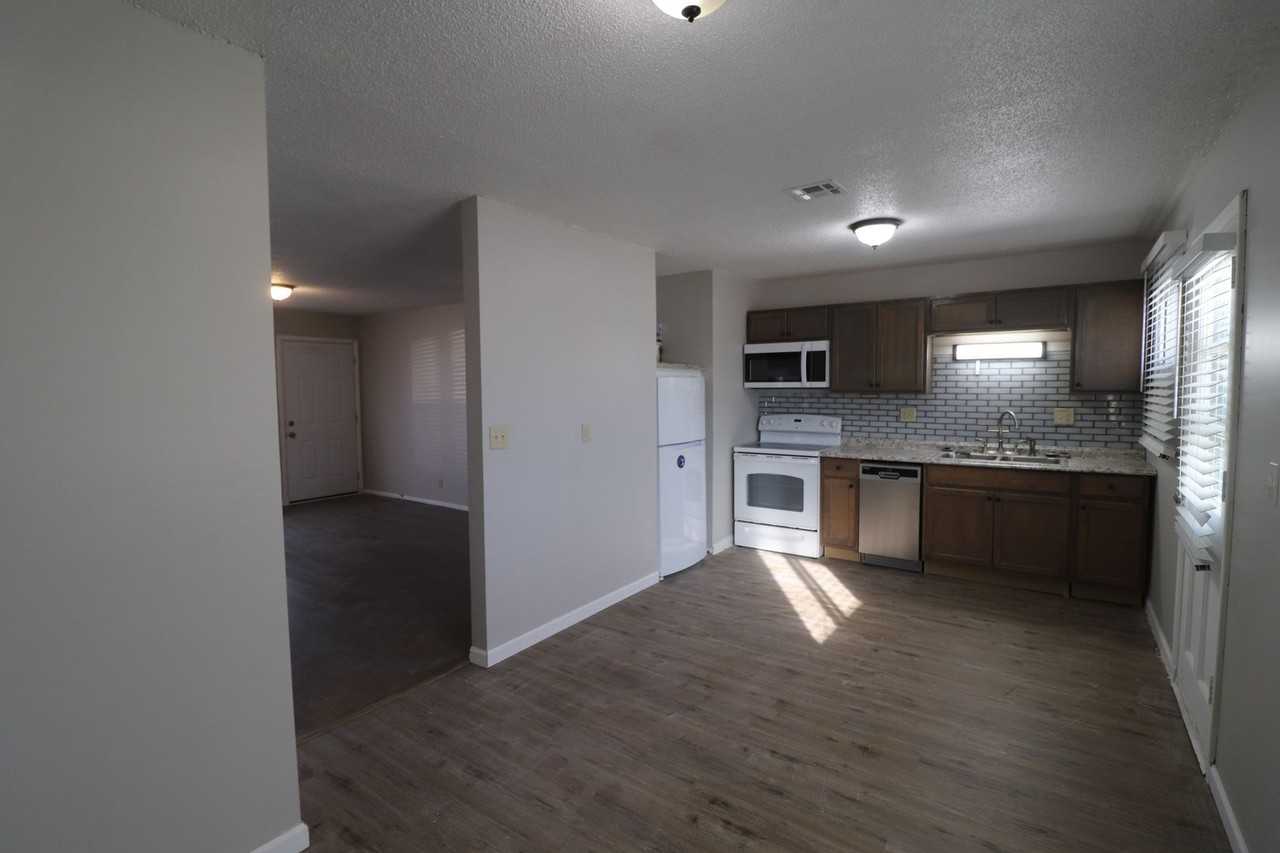 1119 Fair St - Photo 7 of 27