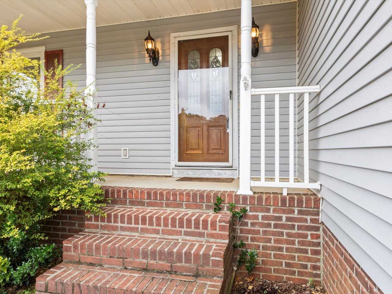 17556 Fairway Dr - Photo 5 of 31