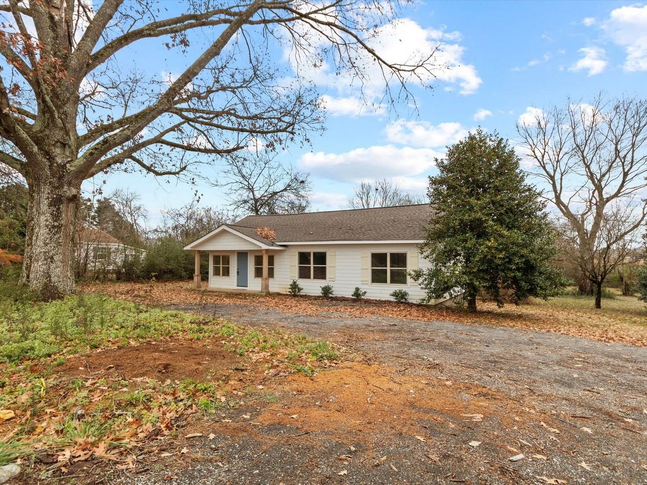 2061 Lindsay Ln S - Photo 2 of 27