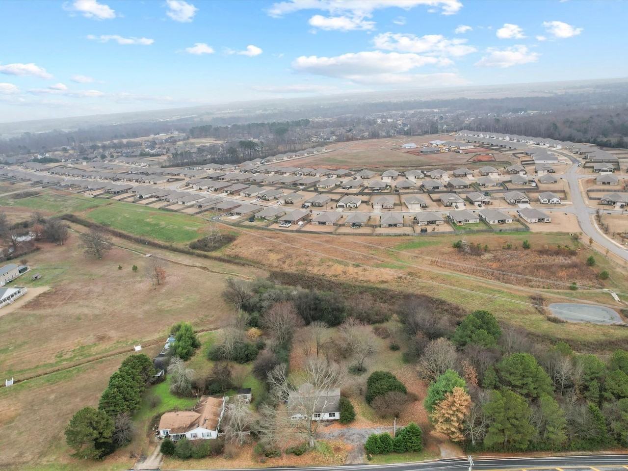 2061 Lindsay Ln S - Photo 4 of 27