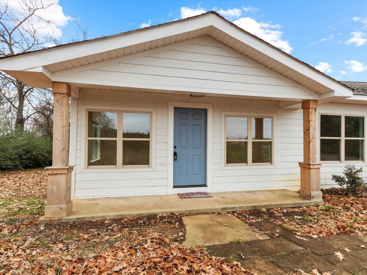 2061 Lindsay Ln S - Photo 5 of 27