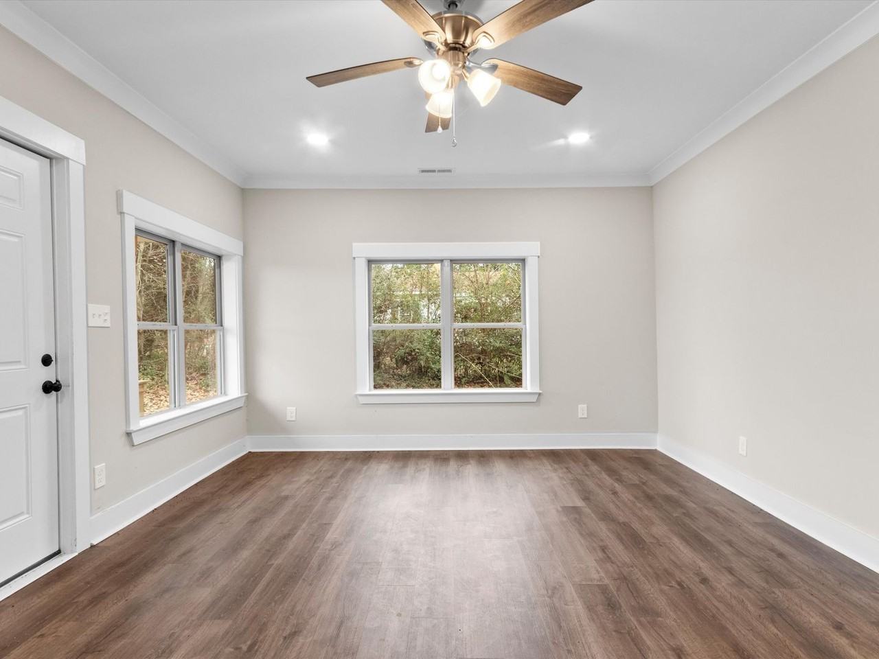 2061 Lindsay Ln S - Photo 7 of 27