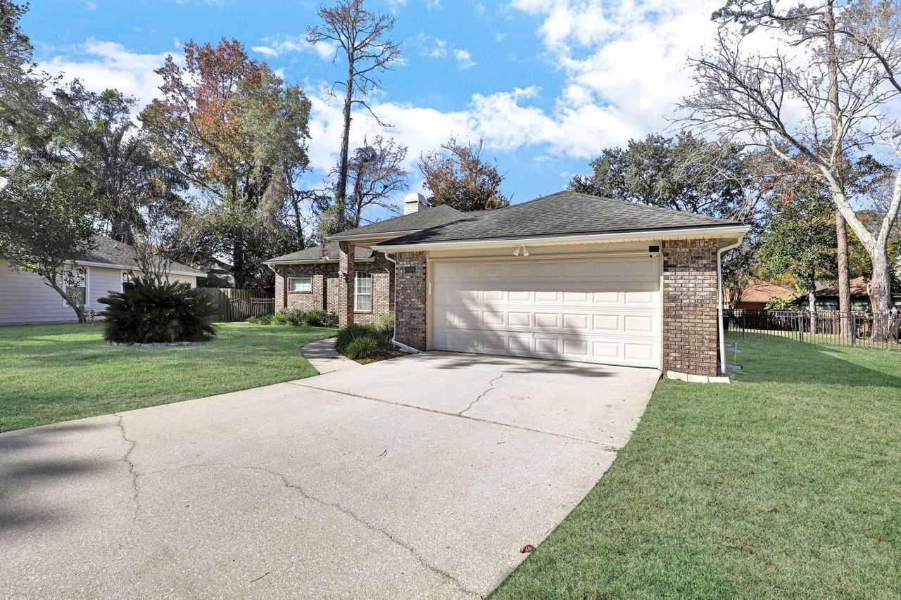 2004 Water Crest Dr - Photo 2 of 21