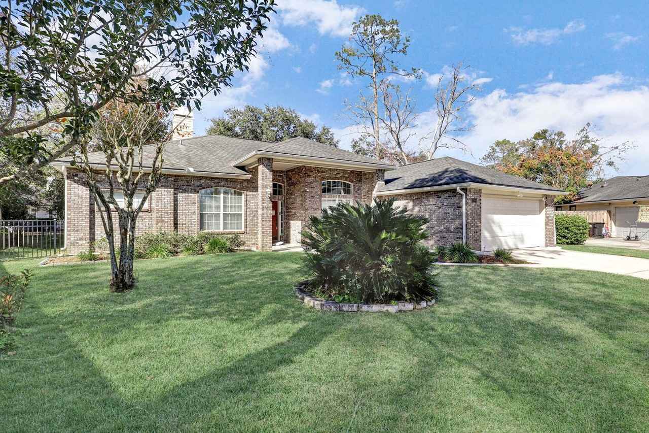 2004 Water Crest Dr - Photo 3 of 21