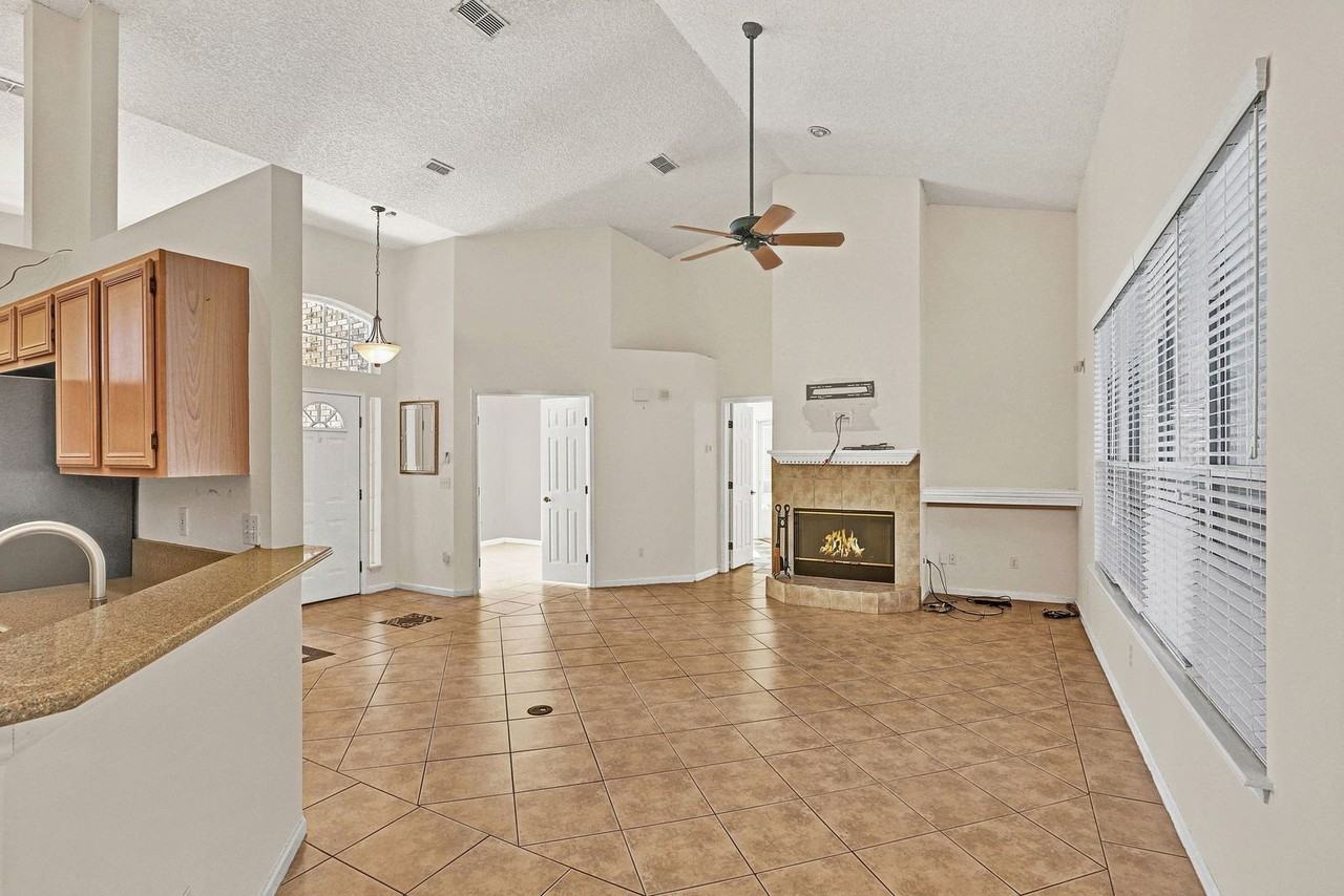 2004 Water Crest Dr - Photo 5 of 21