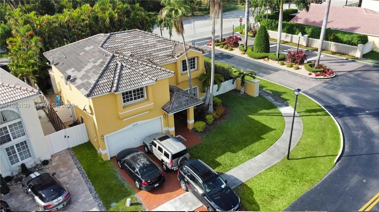 10110 Sw 166th Ct - Photo 7 of 16