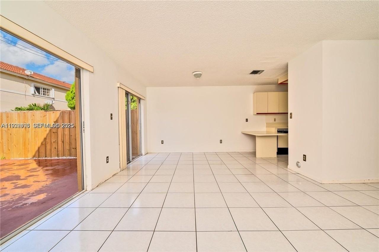 13929 Sw 102nd Ter - Photo 2 of 10