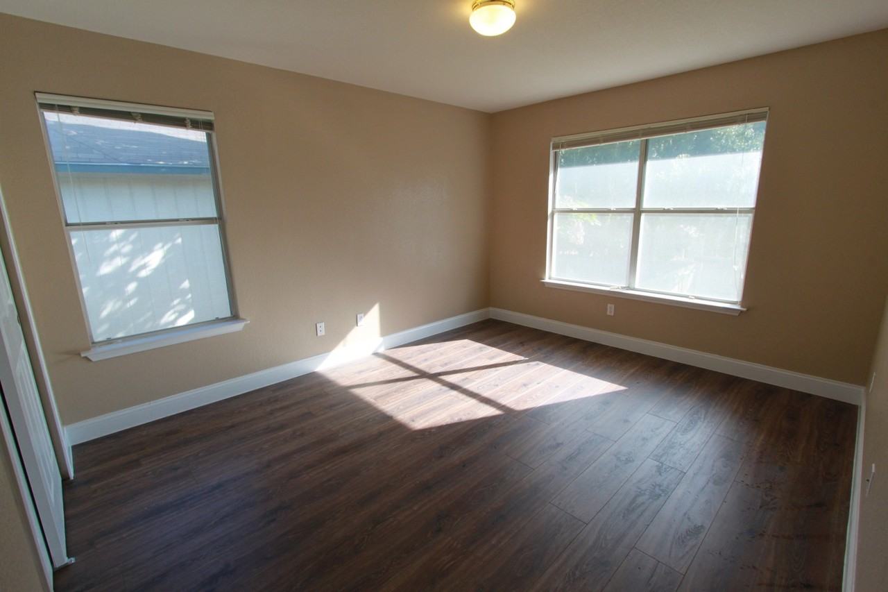 3309 Kissman Dr - Photo 4 of 39