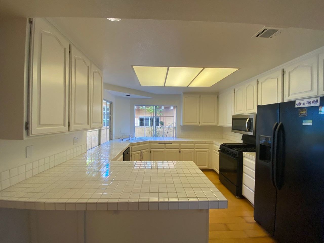 325 Pacific Oaks Rd - Photo 6 of 13