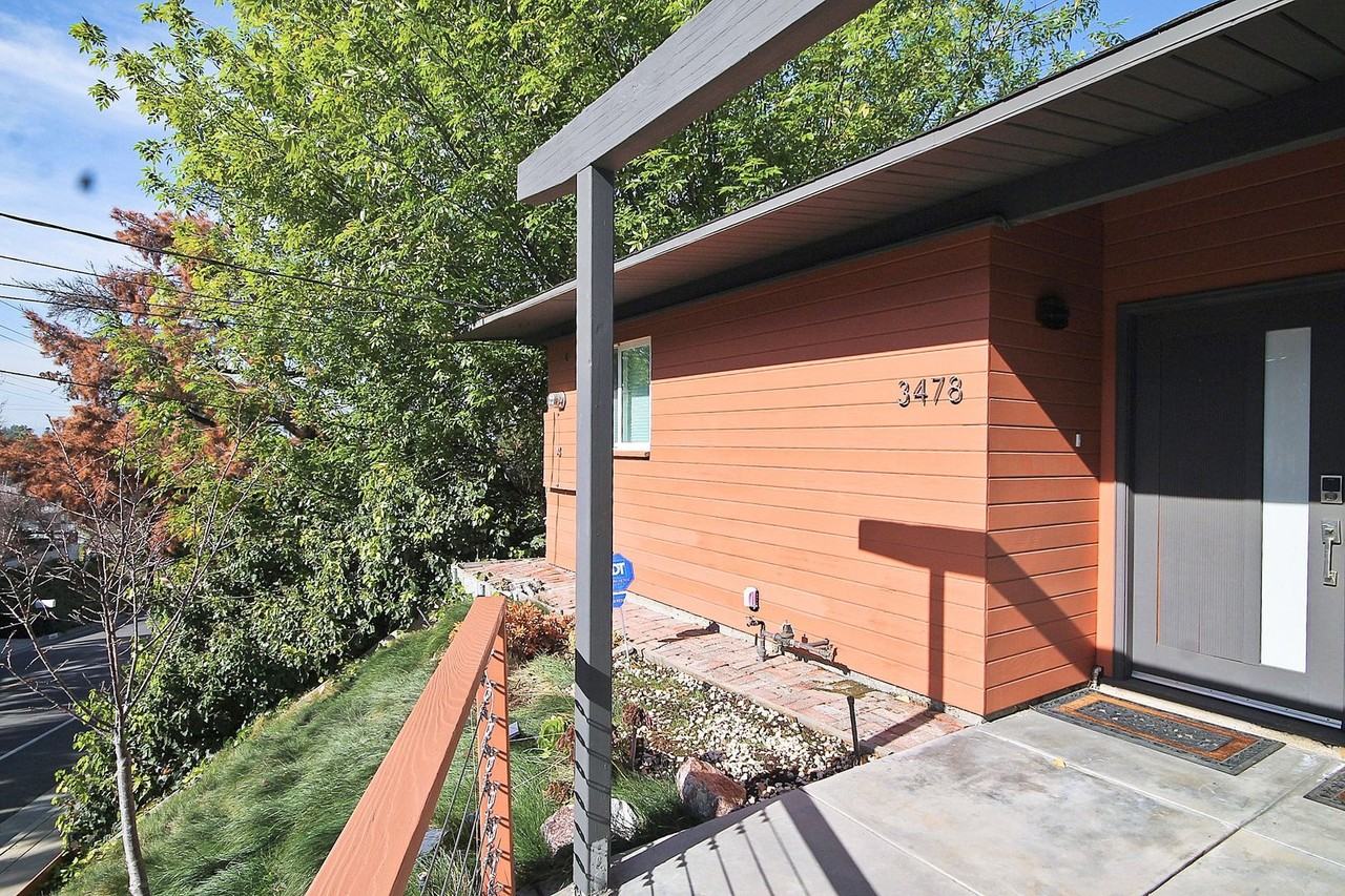 3478 Woodcliff Rd - Photo 2 of 32