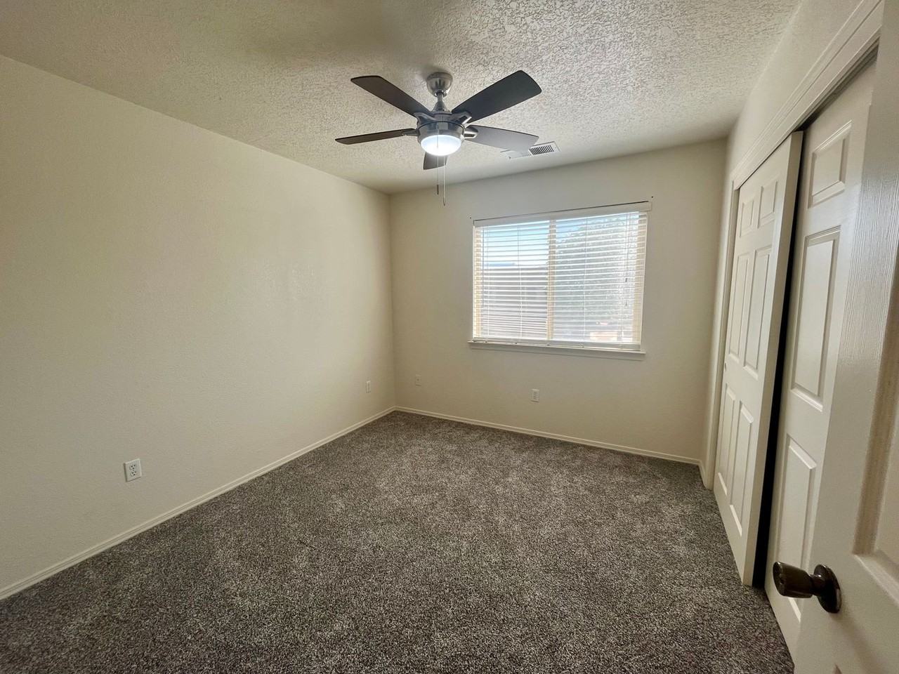 4801 Irving Blvd Nw #4204 - Photo 7 of 9