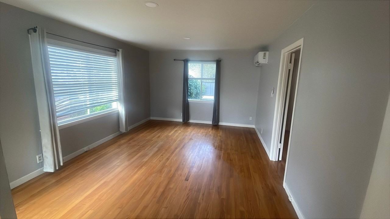 602 45th St - Photo 6 of 19