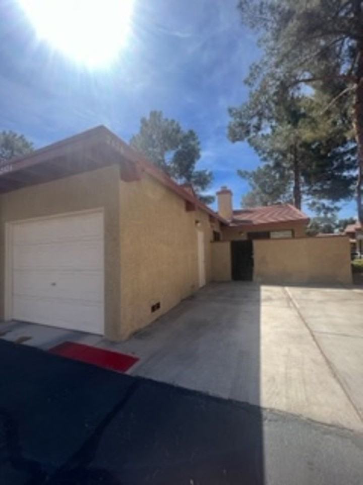 2426 Pickwick Dr - Photo 2 of 22