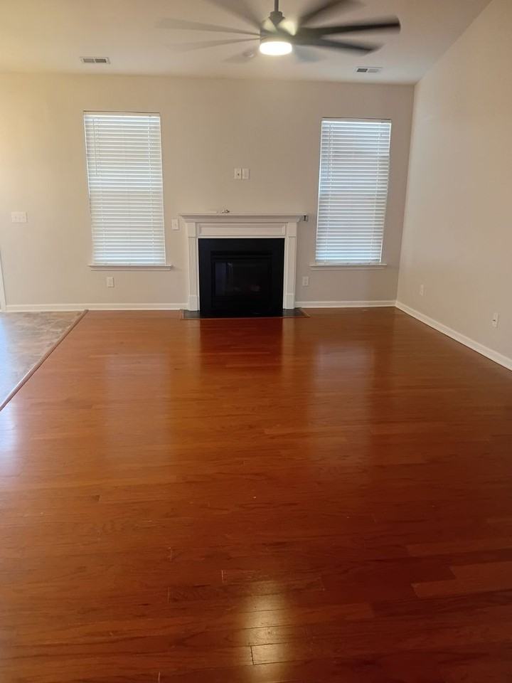 360 River Oak St - Photo 4 of 21