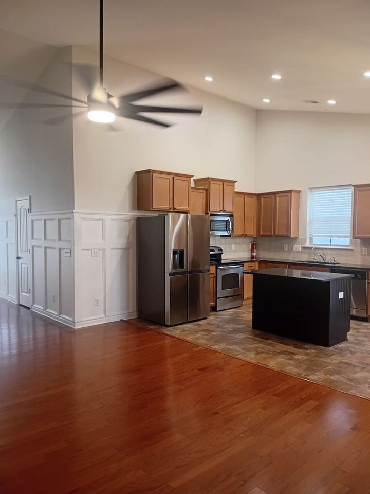 360 River Oak St - Photo 6 of 21