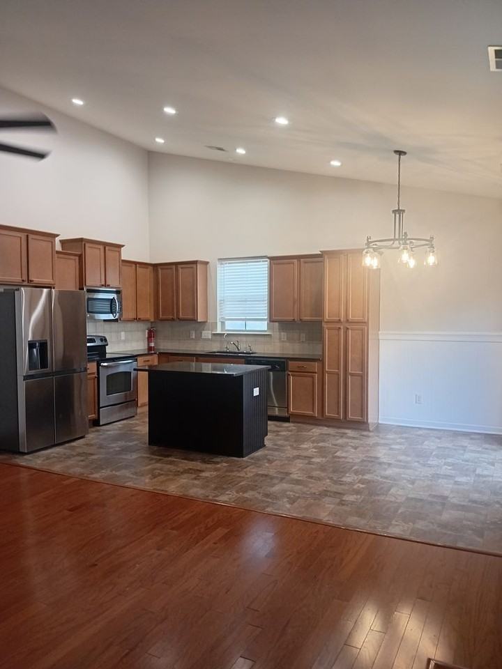 360 River Oak St - Photo 7 of 21