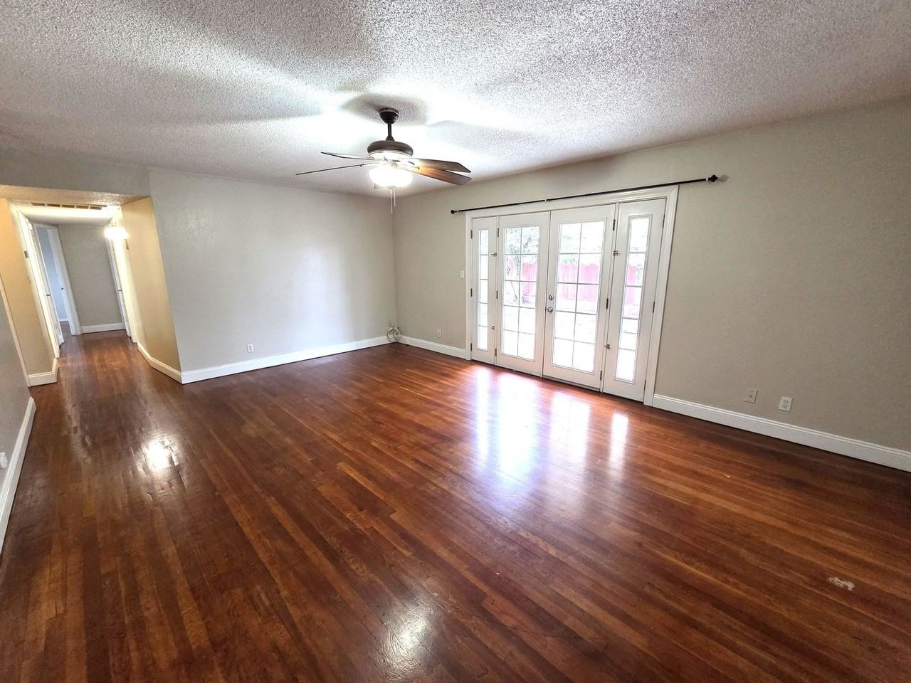 126 Bryant Ct - Photo 2 of 11